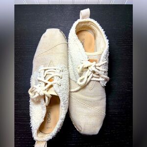 Toms Sherpa Gold & Ivory Lace Up Booties - Size 9.5